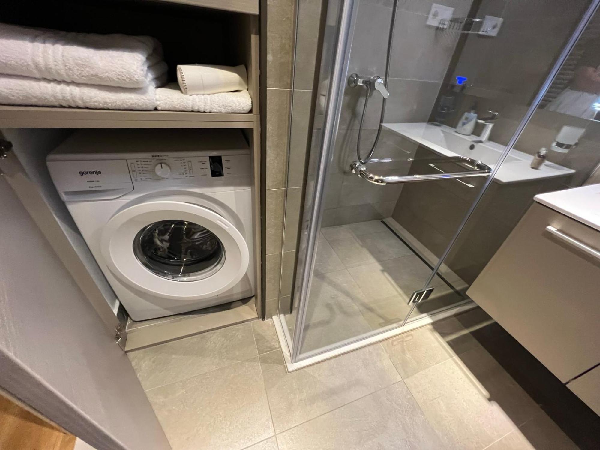 Ng Premium Apartments In Alliance Palace バトゥーミ エクステリア 写真