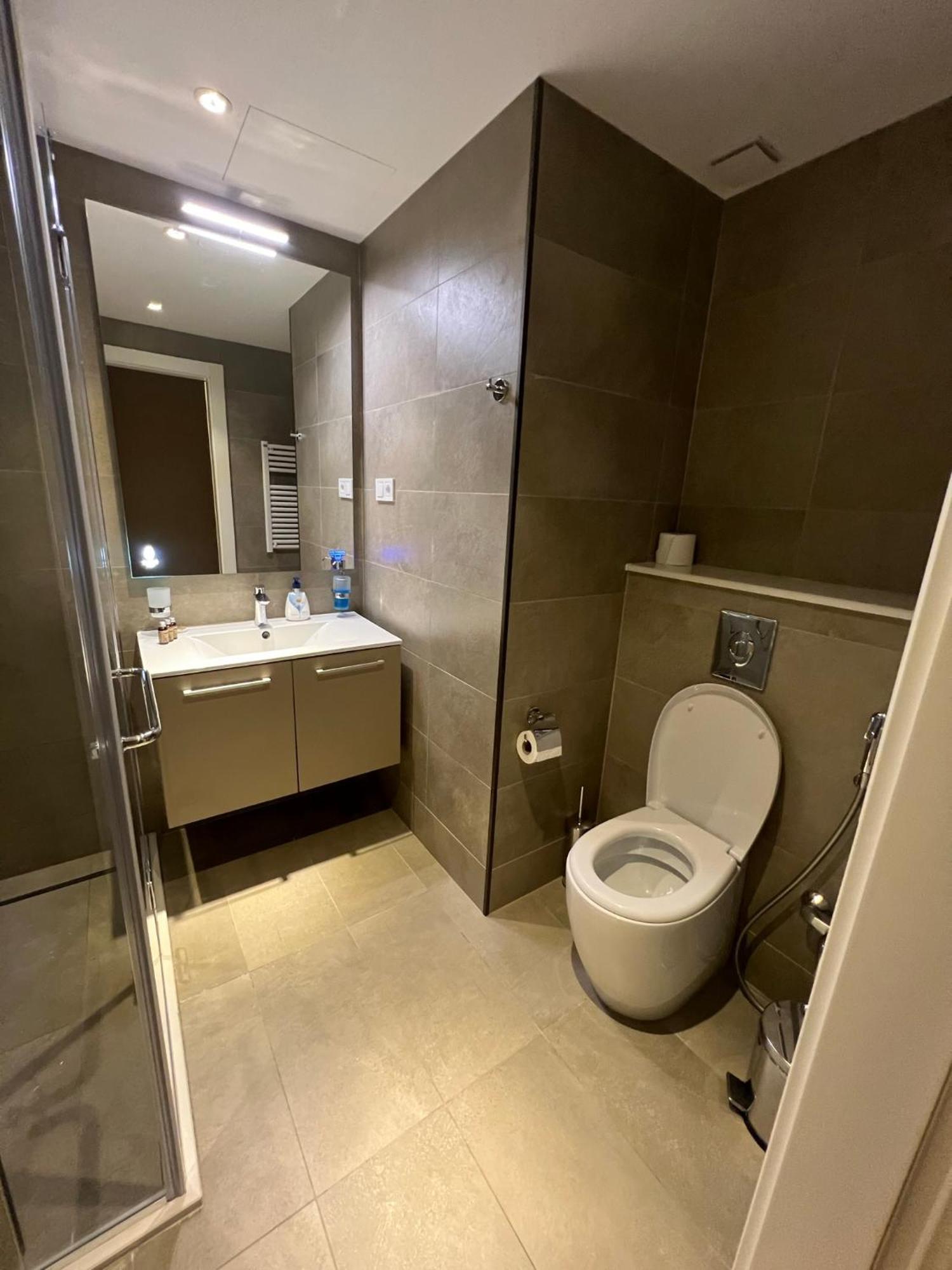 Ng Premium Apartments In Alliance Palace バトゥーミ エクステリア 写真